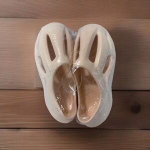 Foam Runner Walks Waterproof‎ Slip On Shoes Size 8.5-9, 42-43 Beige